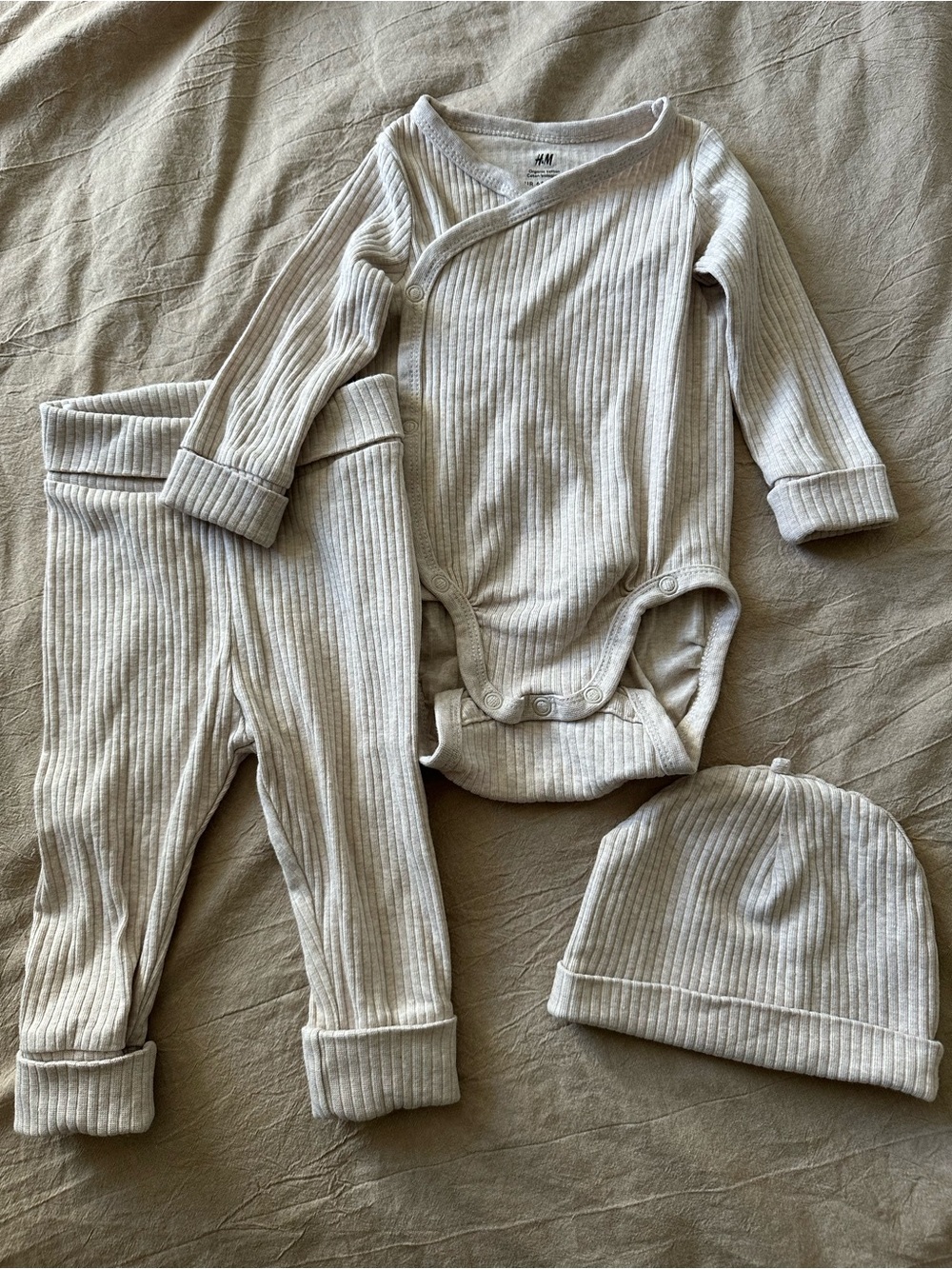 H&M Cream/taupe Ribbed Baby One-Piece Set with Bodysuit Hat and Pants 6M